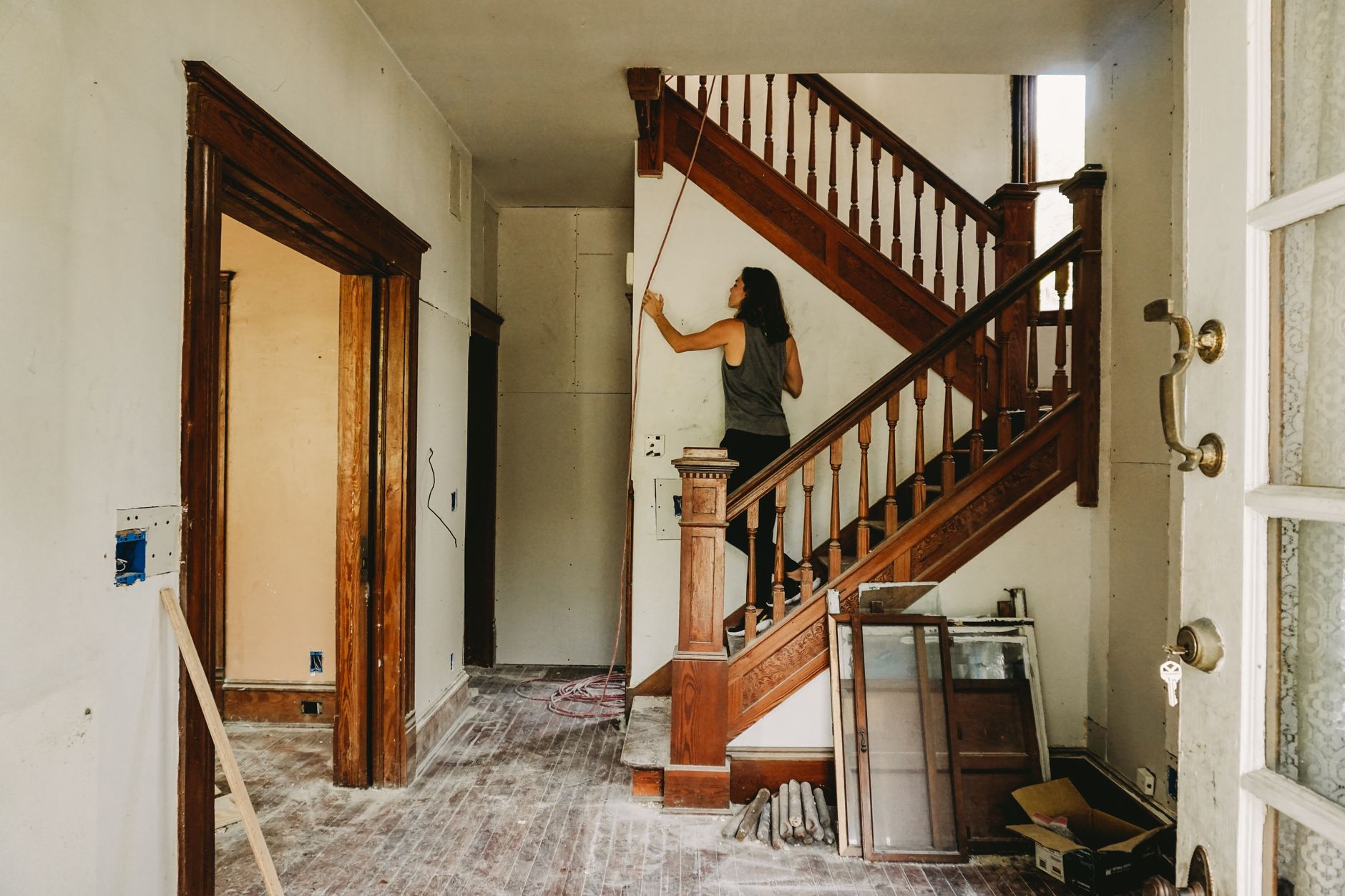 Maison individuelle en cours de rénovation énergétique — démarches administratives en mairie