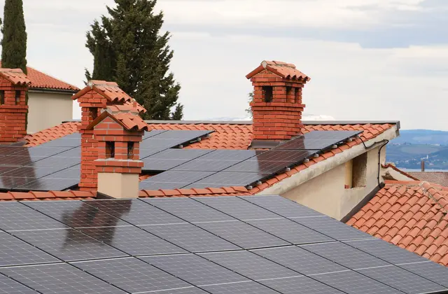 Maison avec panneaux solaires photovoltaïques — autoconsommation 2026